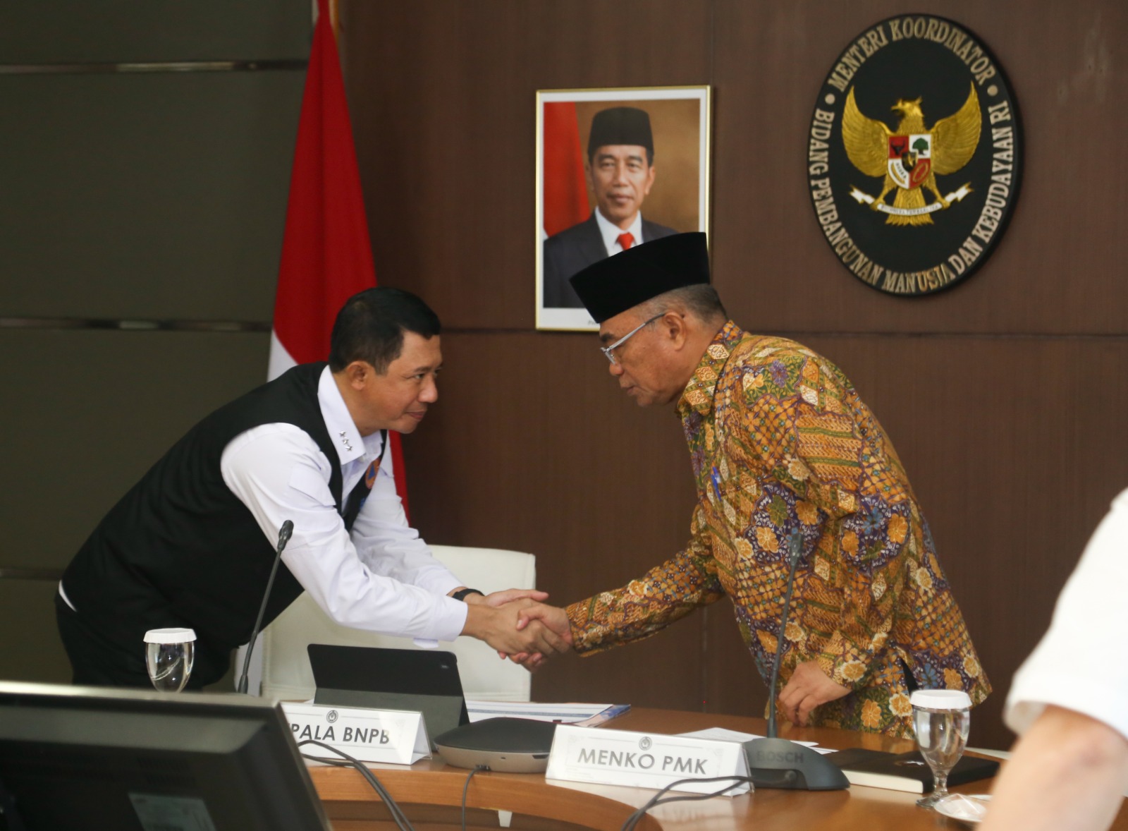 Kepala BNPB Hadiri Rapat Pemberian Bantuan Kemanusiaan Kepada Vanuatu dan Myanmar di Kemenko PMK